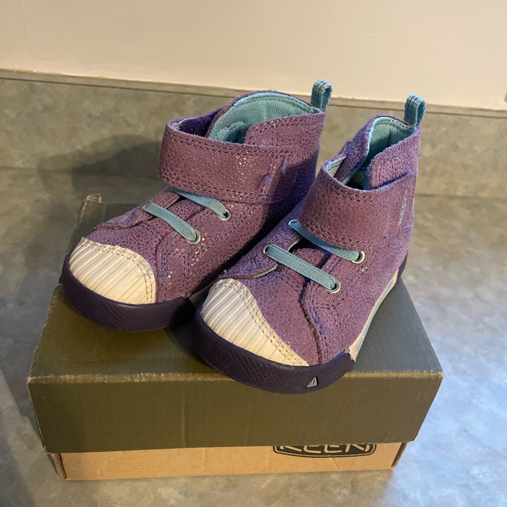 Keen purple encanto scout size 6C girls